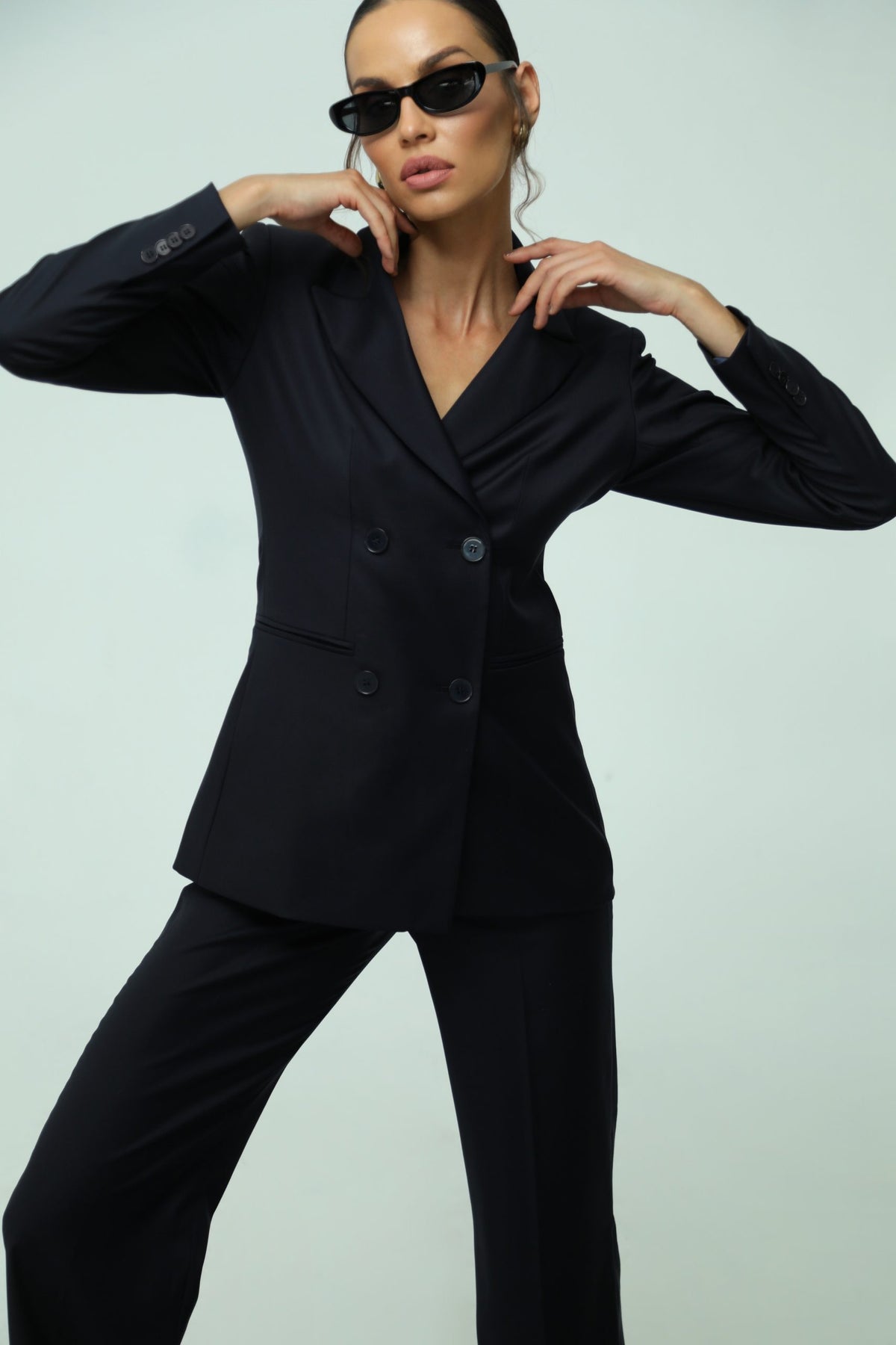 Vittoria Dark Navy Wool Suit 3